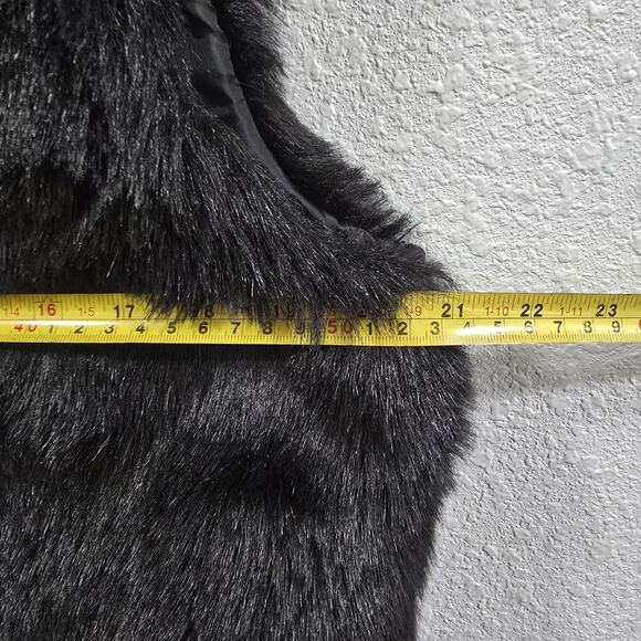 Women’s Black Faux Fur Vest Zip Front Sleeveless Jacket Winter Outfit Gilet M - Picture 7 of 8